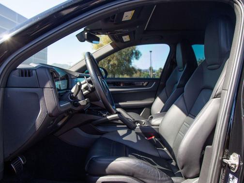 Chromite Black Metallic 2024 Porsche Cayenne S