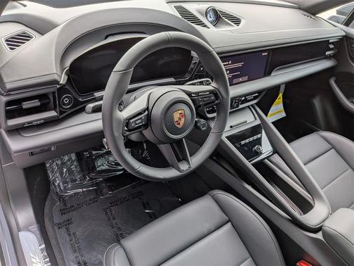 2025 Porsche Macan 4S