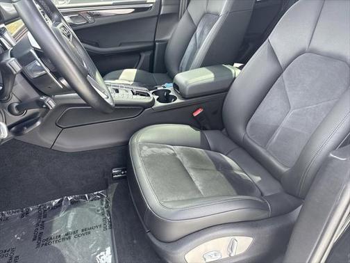 2021 Porsche Macan Base