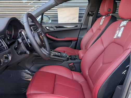 Dolomite Silver Metallic 2026 Porsche Macan Macan