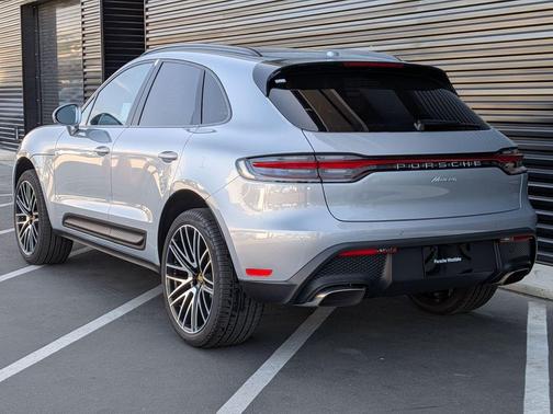 Dolomite Silver Metallic 2026 Porsche Macan Macan