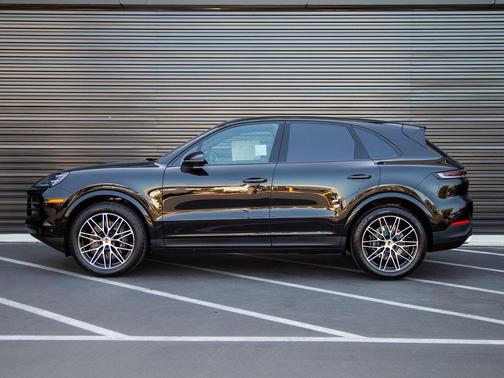 Chromite Black Metallic 2026 Porsche Cayenne Cayenne