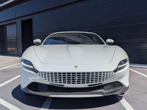 Bianco Avus 2024 Ferrari Roma Base