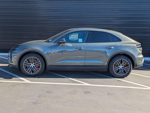 2025 Porsche Macan 4S