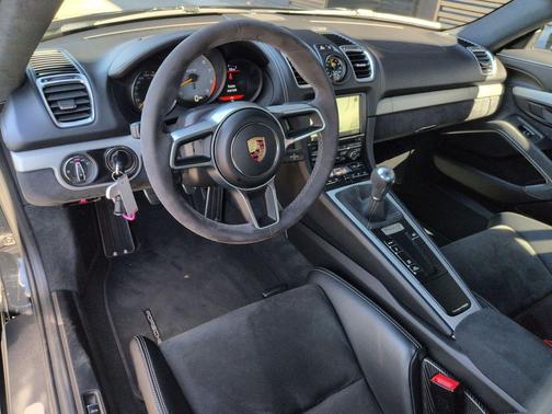 2016 Porsche Cayman GT4