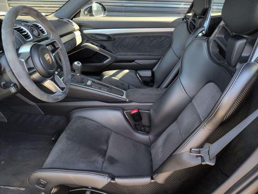 2016 Porsche Cayman GT4