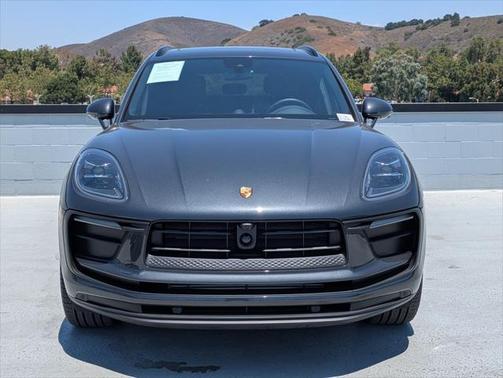 2025 Porsche Macan Base
