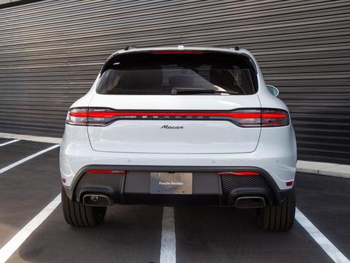 Carrara White Metallic 2026 Porsche Macan Macan
