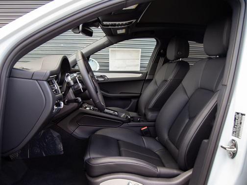 Carrara White Metallic 2026 Porsche Macan Macan