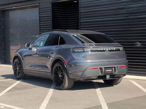 2026 Porsche Macan 