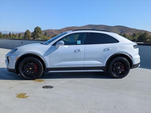 2025 Porsche Macan Base