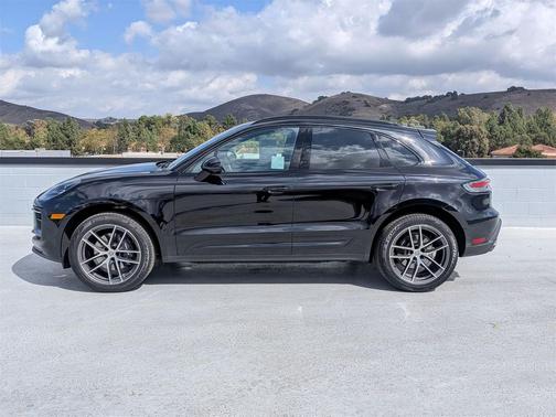 2025 Porsche Macan Base