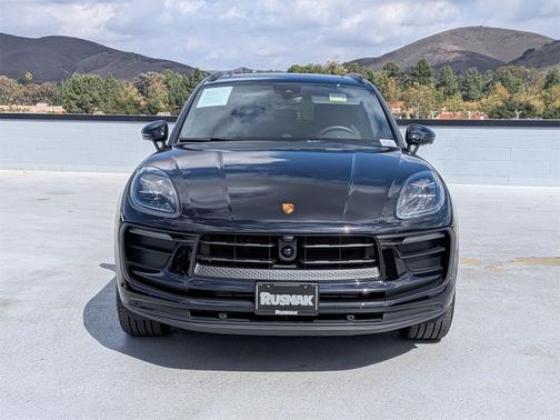 2025 Porsche Macan Base