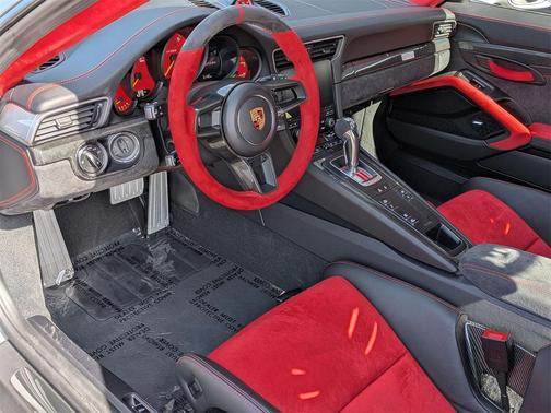 2018 Porsche 911 GT2 RS