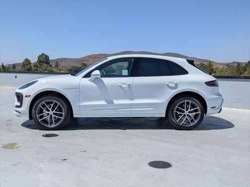 2025 Porsche Macan Base
