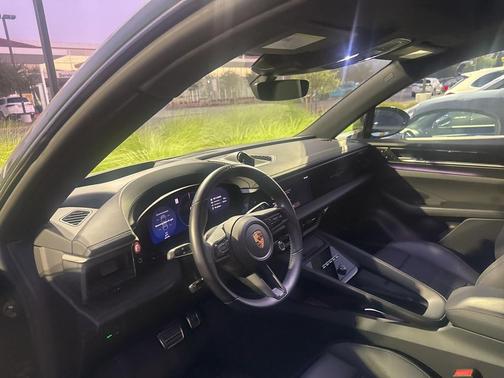 2025 Porsche Macan 4S