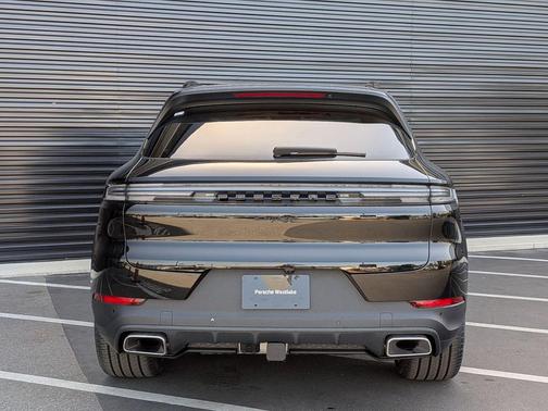 Chromite Black Metallic 2026 Porsche Cayenne Cayenne