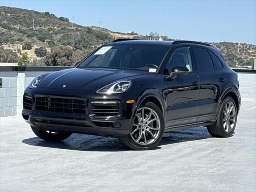 2022 Porsche Cayenne Platinum Edition