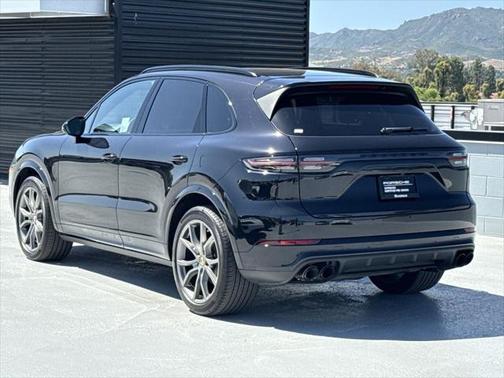 2022 Porsche Cayenne Platinum Edition