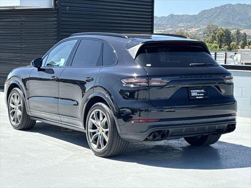 2022 Porsche Cayenne Platinum Edition