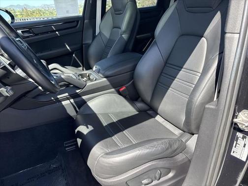 2022 Porsche Cayenne Platinum Edition