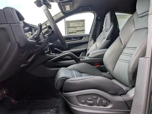 2026 Porsche Cayenne Turbo GT