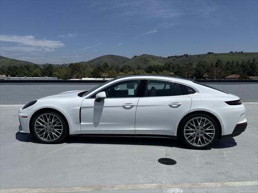2025 Porsche Panamera 4