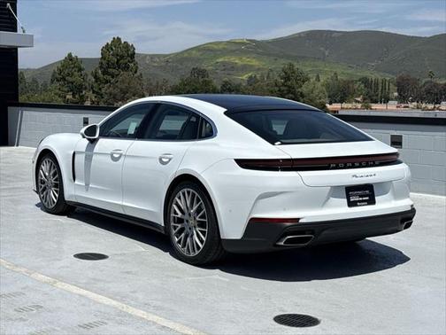 2025 Porsche Panamera 4
