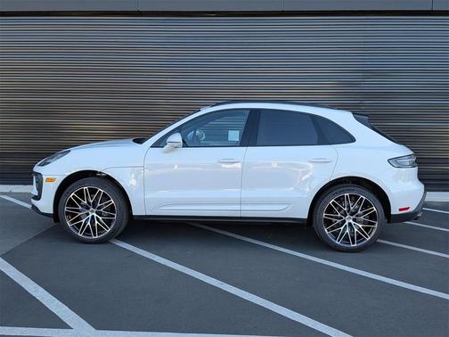 2025 Porsche Macan Base