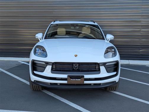 2025 Porsche Macan Base