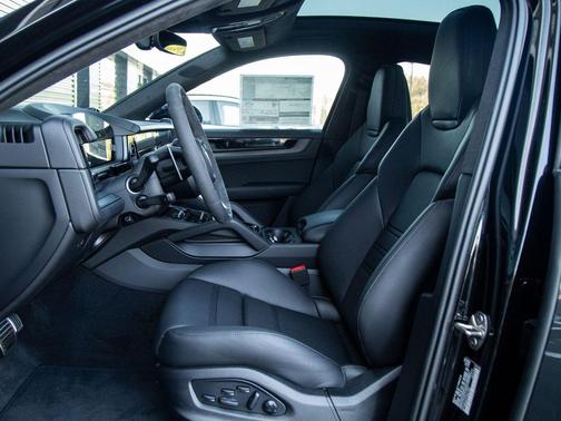Chromite Black Metallic 2026 Porsche Cayenne GTS