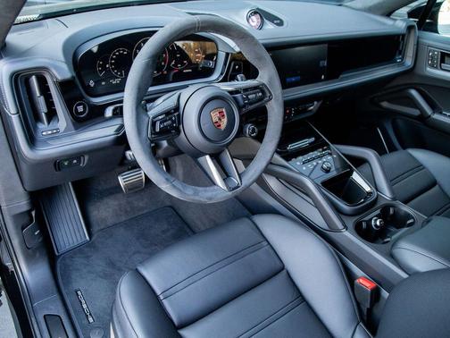 Chromite Black Metallic 2026 Porsche Cayenne GTS