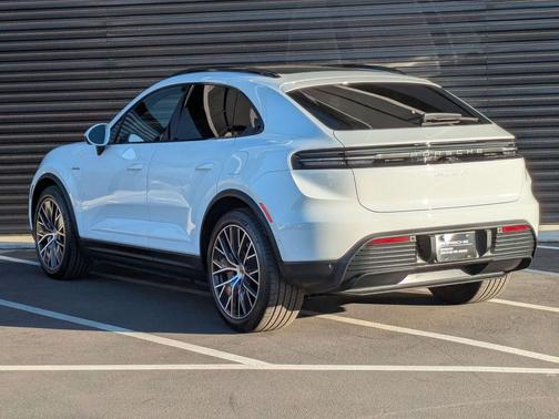 2025 Porsche Macan 4S