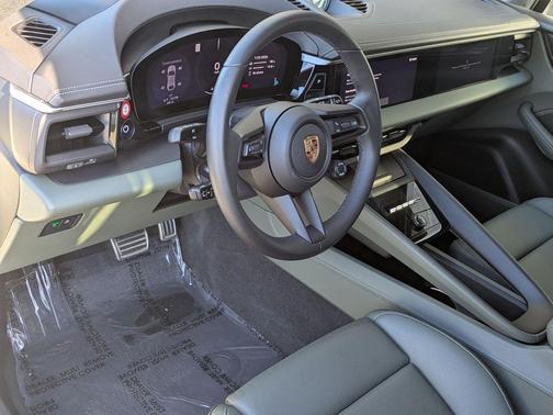 2025 Porsche Macan 4S