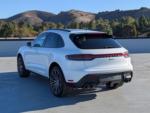 2025 Porsche Macan 