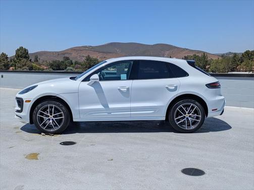 2025 Porsche Macan Base