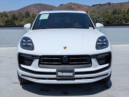 2025 Porsche Macan Base