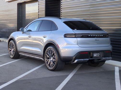 2025 Porsche Macan 