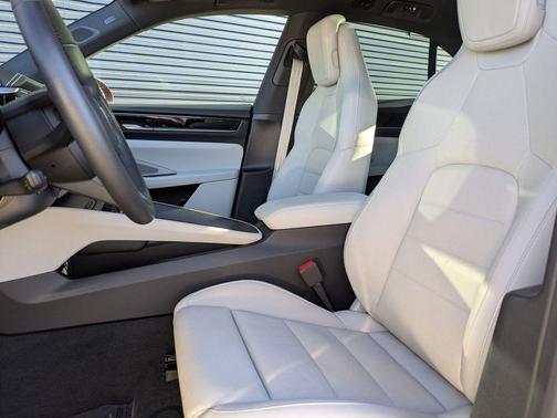 2025 Porsche Macan 4S