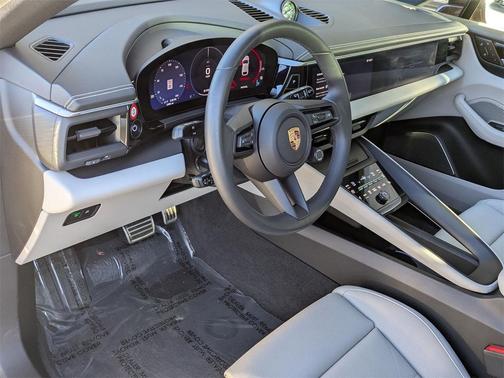 2025 Porsche Macan 4S