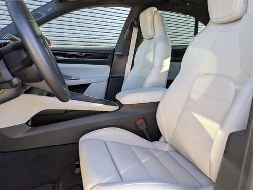 2025 Porsche Macan 4S