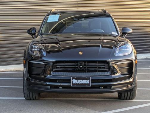 2026 Porsche Macan Base