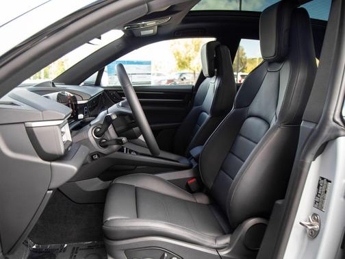 Ice Grey Metallic 2025 Porsche Macan Macan Electric 4