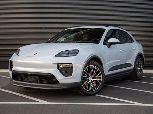 Ice Grey Metallic 2025 Porsche Macan Macan Electric 4