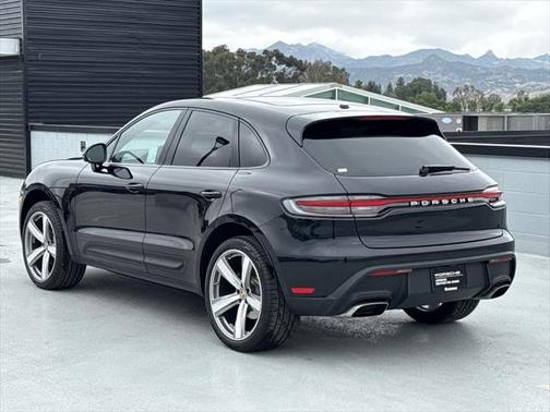2025 Porsche Macan Base