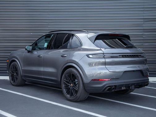Quartzite Grey Metallic 2026 Porsche Cayenne Cayenne