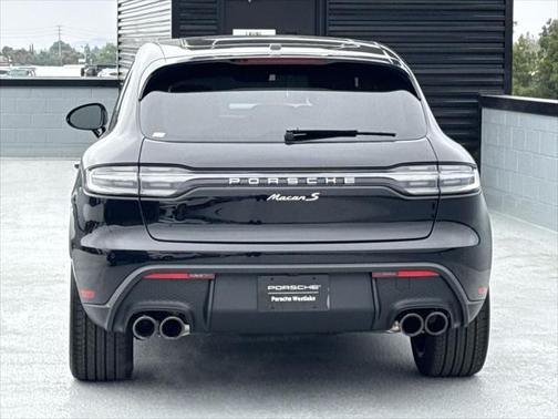 2025 Porsche Macan Base