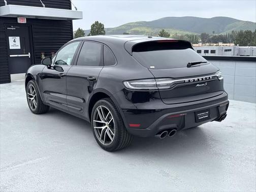 2025 Porsche Macan Base