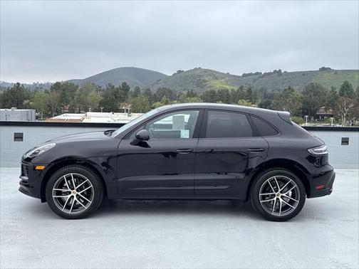 2025 Porsche Macan Base