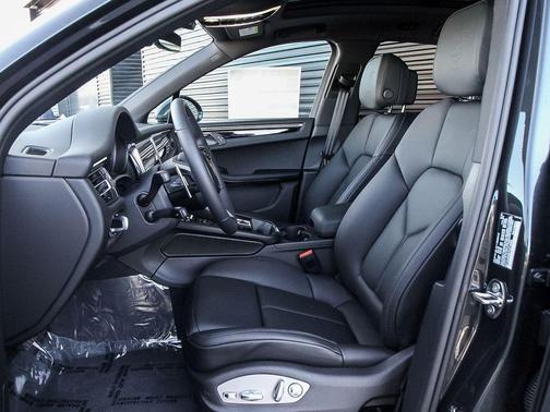 Volcano Grey Metallic 2026 Porsche Macan Macan